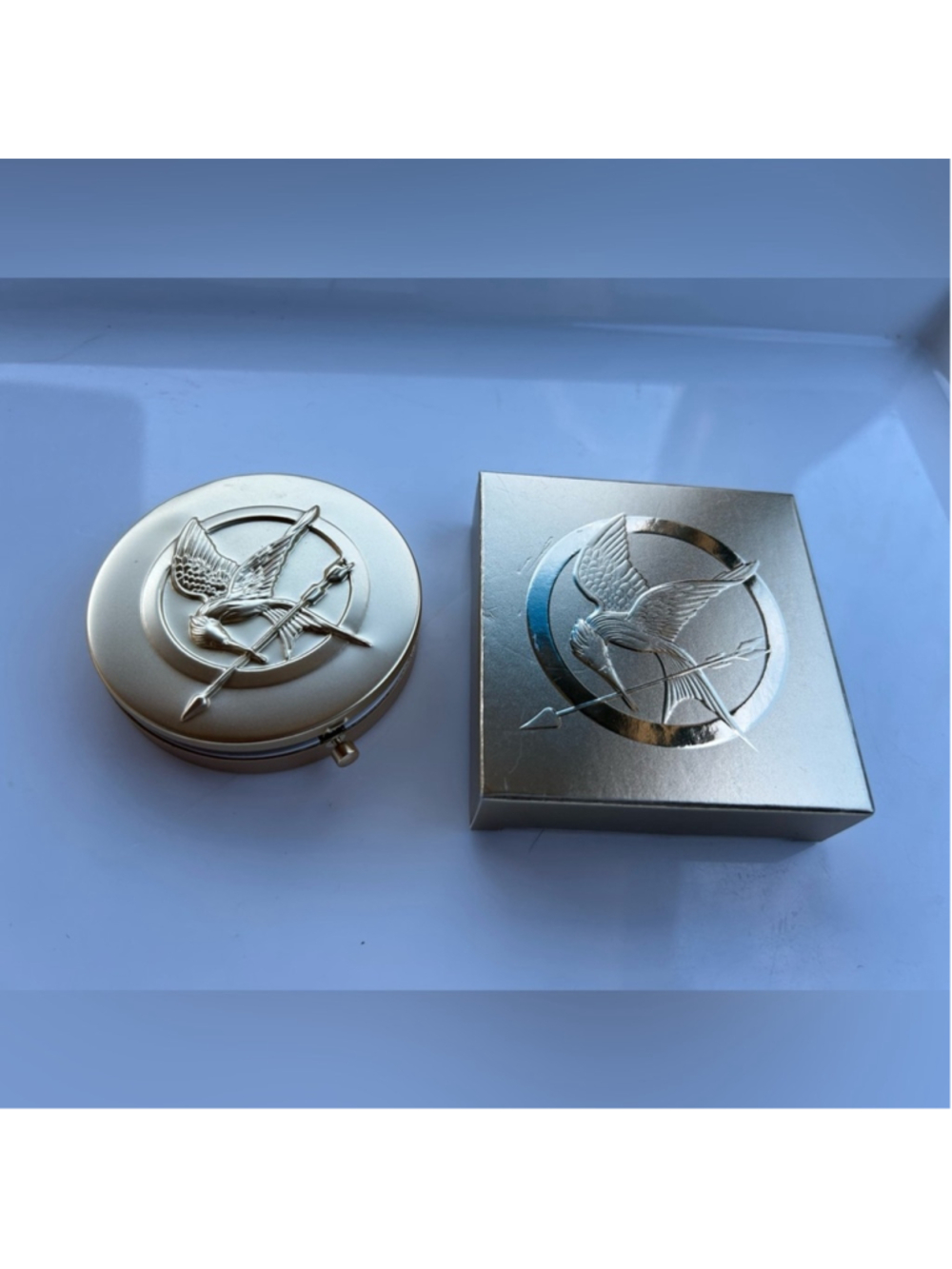 NEW Storybook Revolution Hunger Games Girl on Fire Powder Highlighter Compact